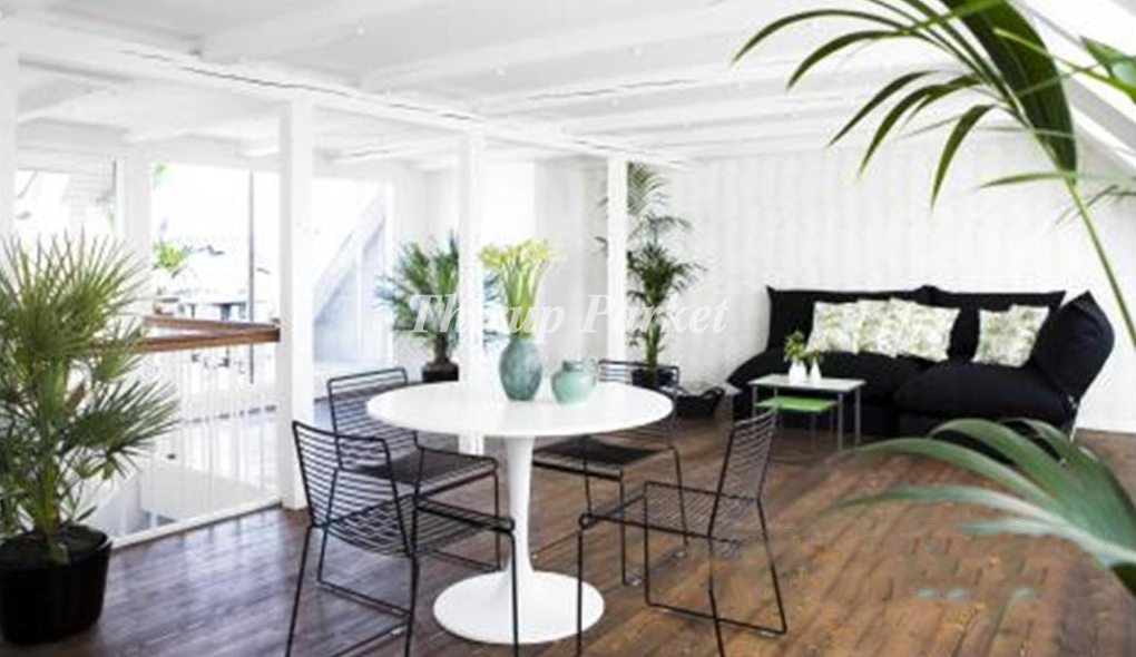 Fyr Massiv Plank, bejset med Valnødde Colour Olie ved kunden.